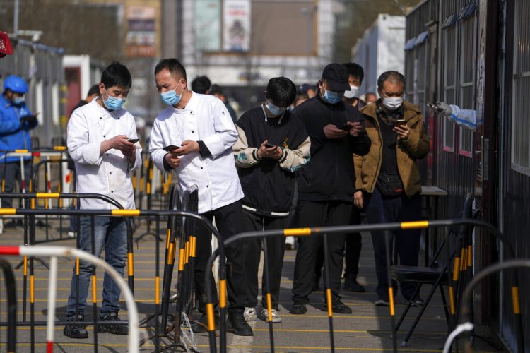 Shanghai extends latest COVID lockdown